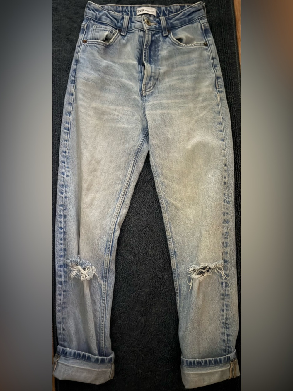 Zara HighRise Relaxed Fit Light Blue Washed Denim distressed Jeans